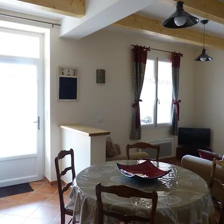 فندق مبيت وإفطار Du Pagoulin - D'hotes 3*